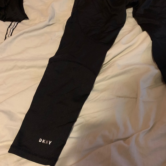 Super comfy DKNY SPORT Capri Leggings - Picture 2 of 6